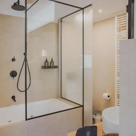 1050 Mountain Living Hotel