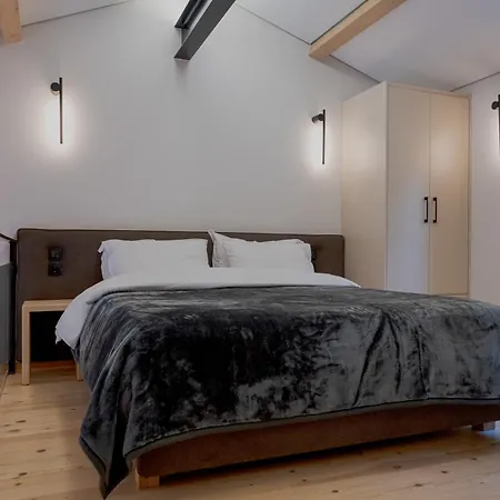 1050 Mountain Living Hotel *