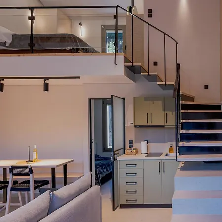 1050 Mountain Living