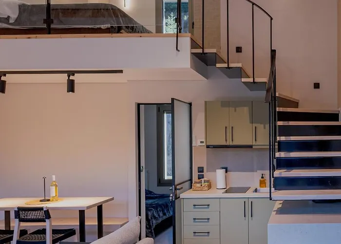 1050 Mountain Living